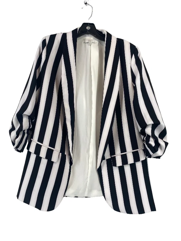 Blazer By Clothes Mentor In Black & White, Size: M