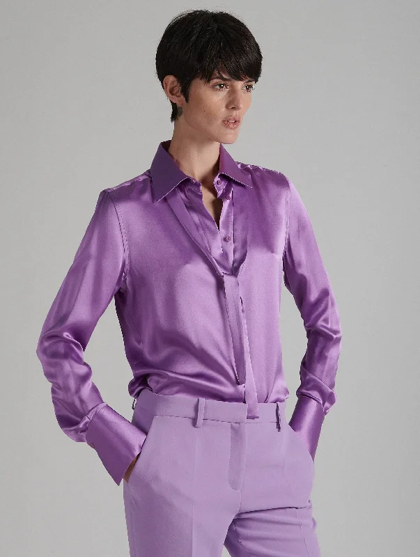 Chemise lavallière en satin de soie lilas